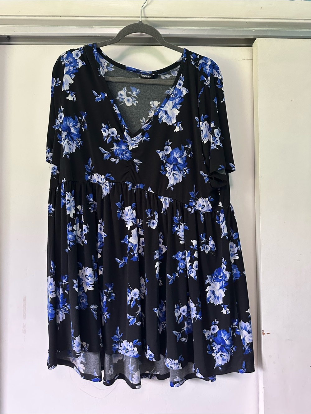 torrid Black Floral V-Neck Babydoll Top - Blue & White Flowers